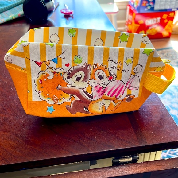 NWOT Disney Chip & Dale Cosmetic Bag #BB - Picture 1 of 4